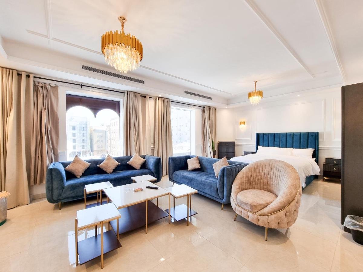 HOMETEL Residence Automated Experience in Prime Location