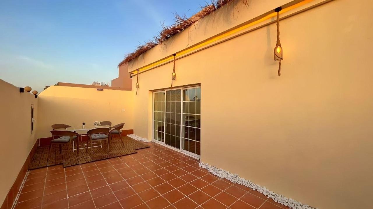 الكوخ العثماني غرفة وصالة وفناء خارجي وسيع