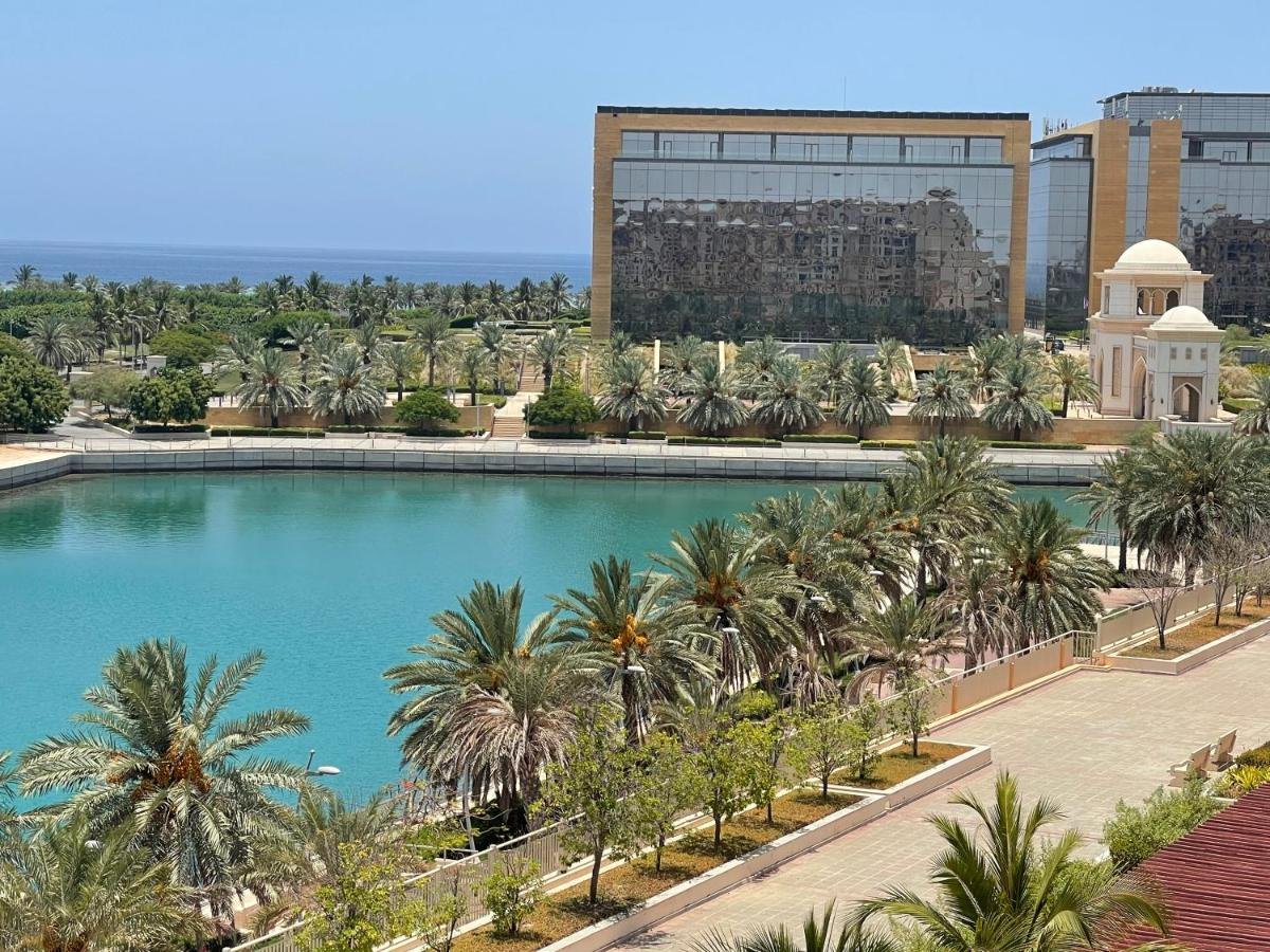 كيك استار مدينه الملك عبدالله الاقتصاديه مارينا يتطلب عوائل فقط