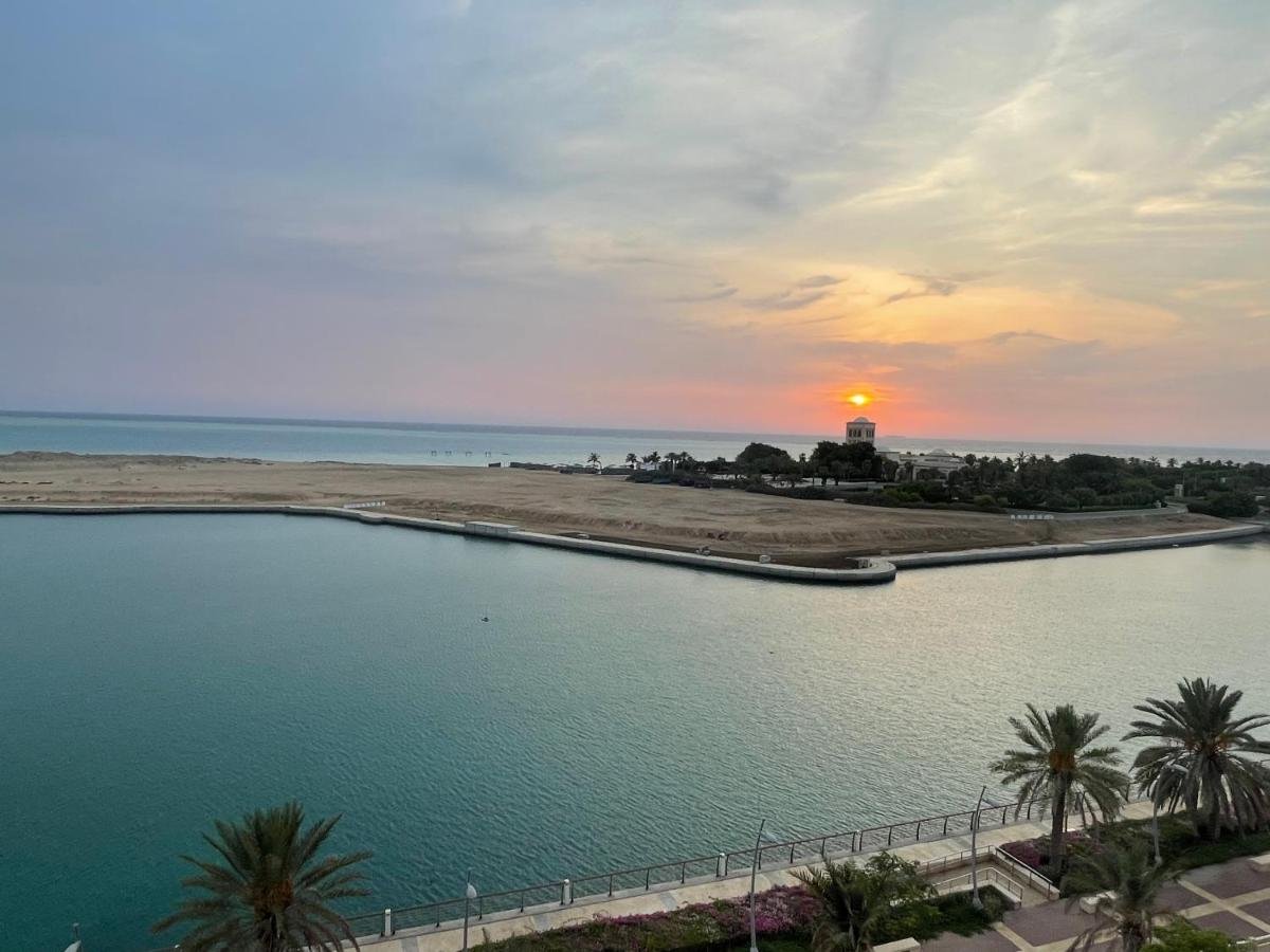 رويال مارينا 2 بانوراما علي البحر مباشر عوائل فقط