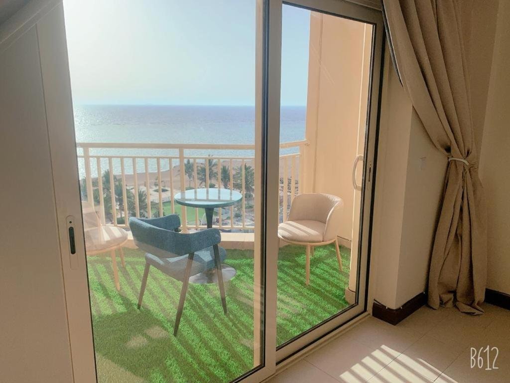 سمكه بيتش 4 غرف أبراج الشاطئ اطلاله على البحر مباشره عوائل فقط